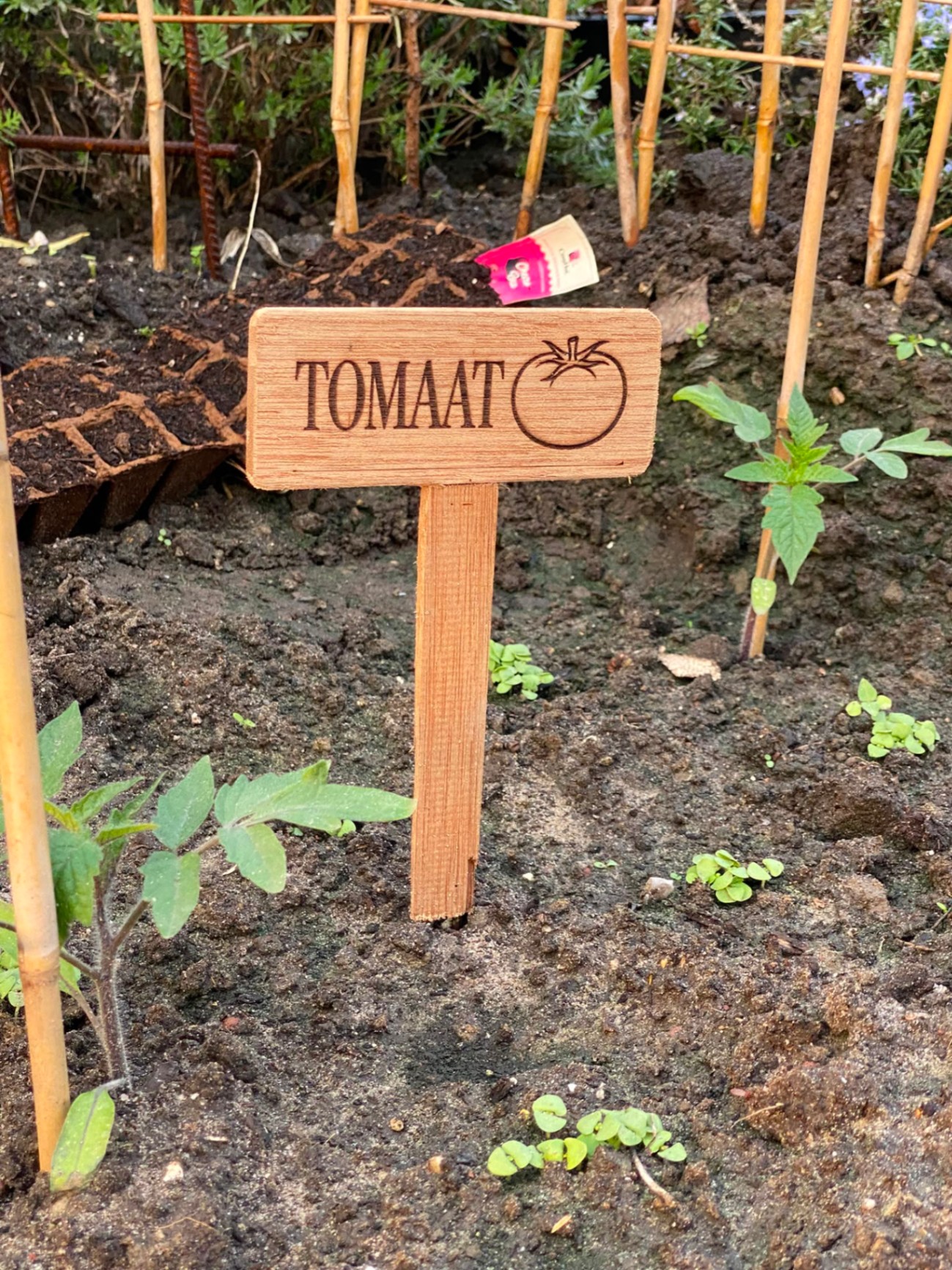 Moestuinbordje van hardhout